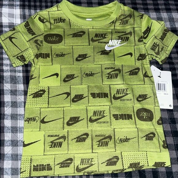 Boys NIKE 2 Piece Set Size 4 - Picture 7 of 8